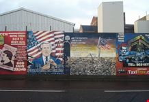 Il murale raffigurante George Bush