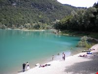 La spiaggia del Lago di Tenno