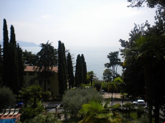 Il Vittoriale e un bagno nel Lago di Garda - Meravigliosa vista lago dal terrazzino della camera, Hotel Bellevue.