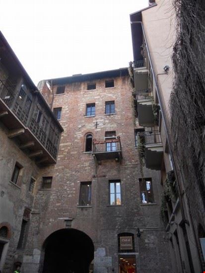  Verona  