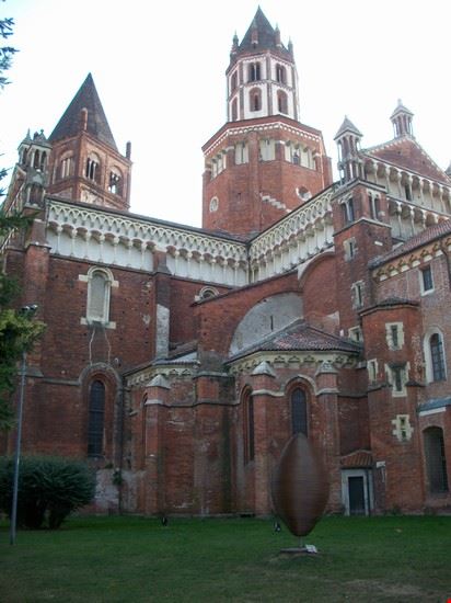  veduta esterna del Duomo di Vercelli  