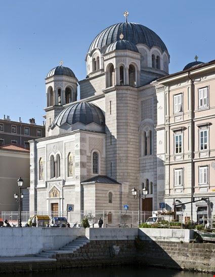 Trieste, scoprire la città - Meraviglioso esempio di meeltin pot a Trieste. Una chiesa serbo ortodossa nel pieno centro città, in stile neobizantino con magnific mosaici all'esterno e ricche ecorazioni interne.