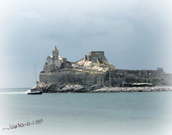 la chiesa di San Pietro-Portovenere(vista dalla Palmaria)