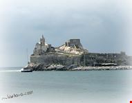 la chiesa di San Pietro-Portovenere(vista dalla Palmaria)