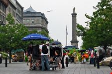 montreal place jacques-cartier sul fondo la colonna nelson