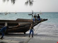 bambini lungo la spiaggia di Nungwi