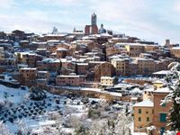 Siena piena di neve