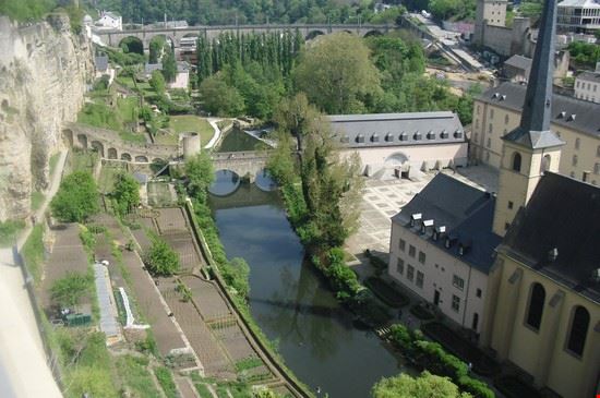  Luxembourg  