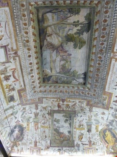  soffitto della sala capitolare dei frati dove è allestito il museo gorini  