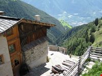 Rifugio a mezza costa
