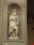 statua leonardo da vinci chiesa firenze