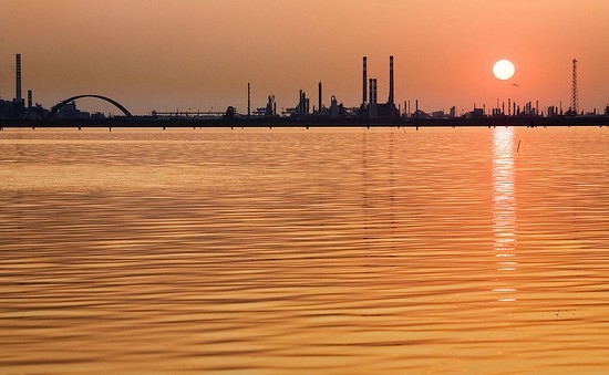 Marghera dalla laguna al tramonto