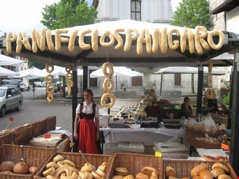 Arrivata alla diciasettesima edizione è famosa la festa del pane che si tiene la prime domenica di giugno  