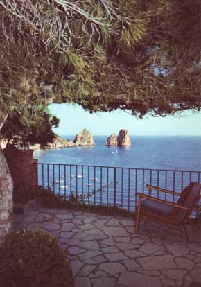 Marina Piccola e Faraglioni visti da villa "Casa Mia"