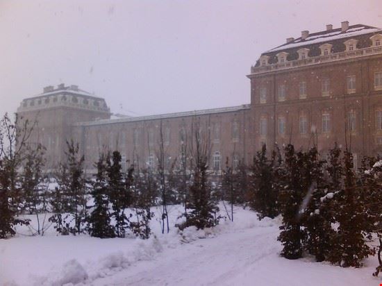  la bellissima reggia ed il suo giardino resi ancor più affascinanti da una nevicata  