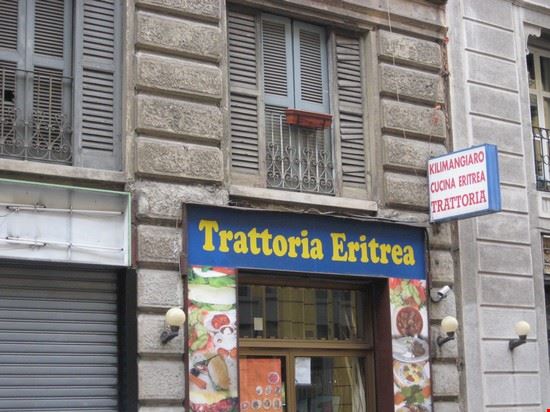 Mangiare bene - L'ingresso (abbastanza misero!) al Kilimangiaro, a Milano