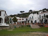 Port Raphael vista dall'acqua