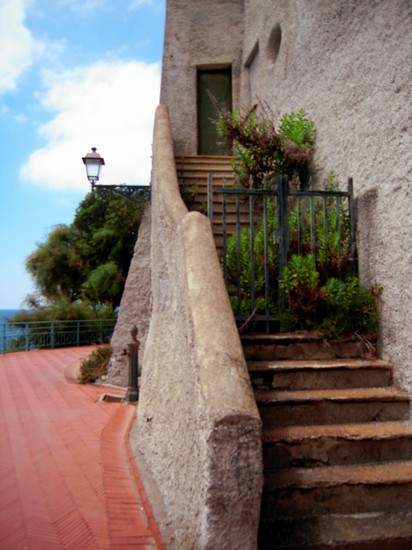 Un angolo suggestivo lungo la passeggiata di Nervi