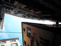 Spicchi di cielo tra i carrugi