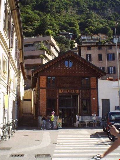  Como  