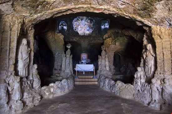 Chiesa di Piedigrotta Chiesa di Piedigrotta  