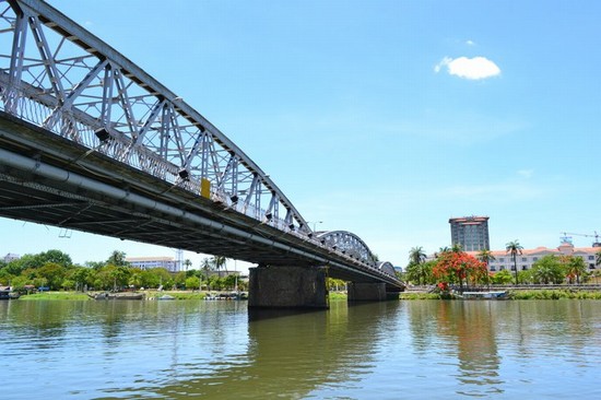 Il ponte costruito da Eiffel sul fiume dei Profumi