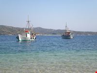 Barche: spiaggia di Sikia