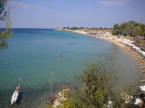  Altra veduta della spiaggia e delle acque cristalline di Agios Yohannis  