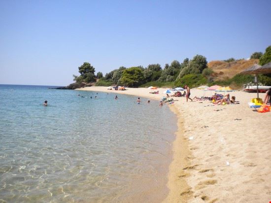  Bella spiaggia in questo paesino attrezzato di tutti i confort necessari.  