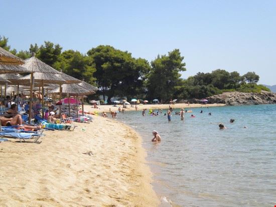  Spiaggia di lagomandra, una delle bandiere blu che può vantare la penisola calcidica  