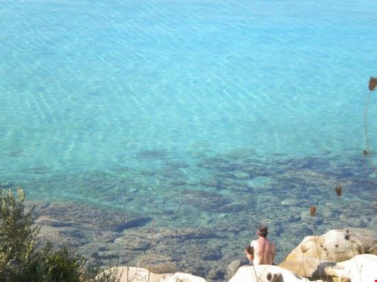  Questa stupenda spiaggia merita una seconda foto da mostrare per le sue acque cristalline!!  