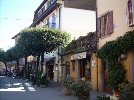 Botteghe in Piazza Vittoria