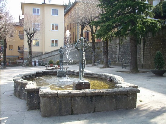 Fontana della piazza