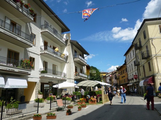 Per le vie del paese