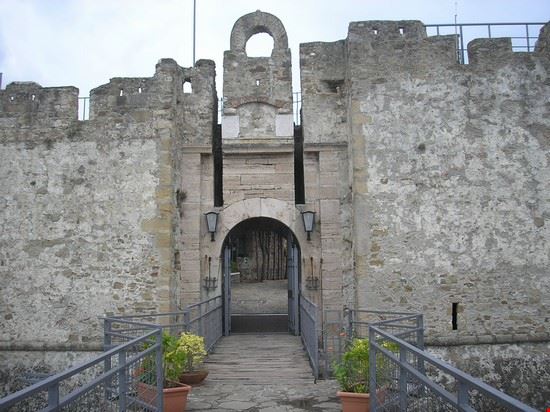 Castello Angioino Ingresso al castello  