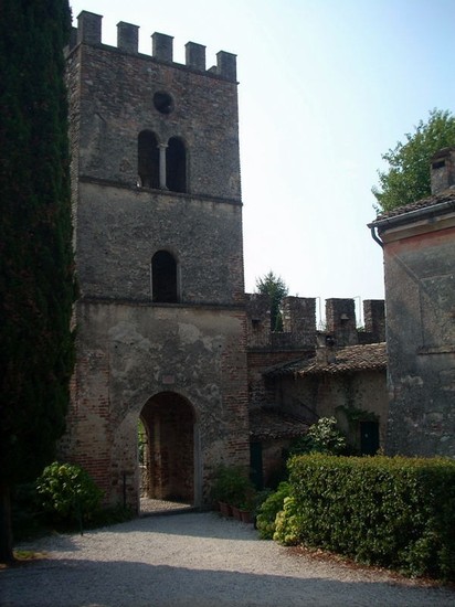 Torre di entrata al lago