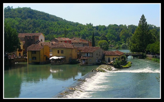 Il Borgo nell'acqua