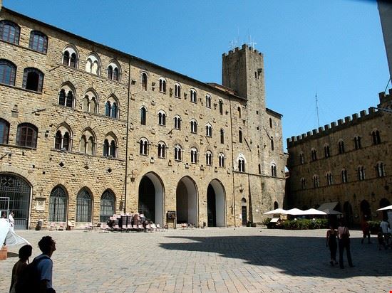 Piazza dei Priori Volterra Jean-Christophe BENOIST - CC BY-SA 3.0 Jean-Christophe BENOIST