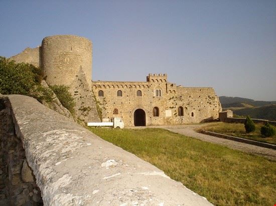  Bovino Ettore Timi - CC BY-SA 3.0 Ettore Timi