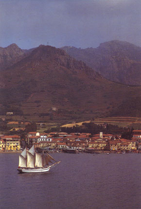 Vista parziale di Porto Azzurro