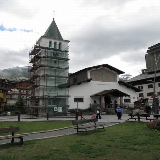  Chiesa di Santa Maria Regina a Cervinia .  