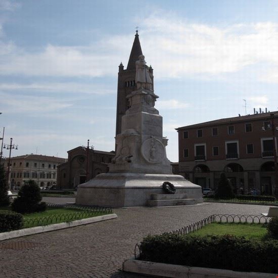  Monumento ad Aurelio Saffi .  