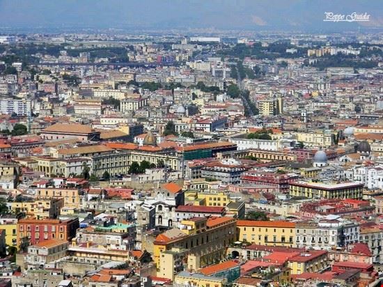 Centro Storico Castel Sant'Elmo è situato sul colle di San Martino, poco distante dalla Certosa. Da lì è possibile ammirare l'intera città di Napoli a 360°.  