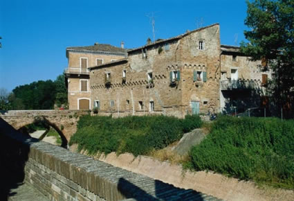 Ingresso al paese
