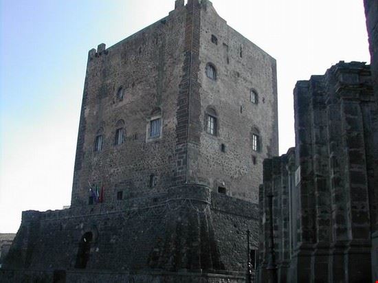 Castello Normanno - veduta dalla chiesa Madre
