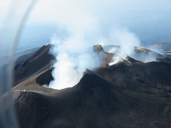  Immagine aerea del cratere centrale dell'Etna, ripresa dall'aereo della Protezione civile di Adrano  