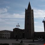 Basilica in Piazza Saffi .