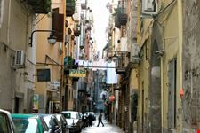 vicolo quartiere spagnolo napoli