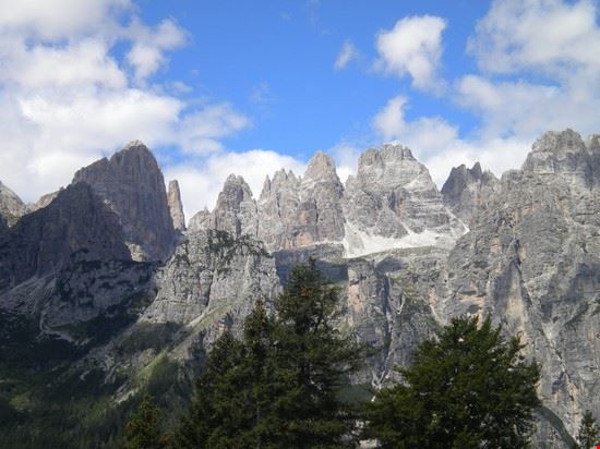  il gruppo del brenta, vista dal rifugio la montanara  