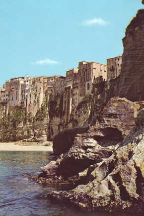 Antiche case patrizie a picco sul mare 